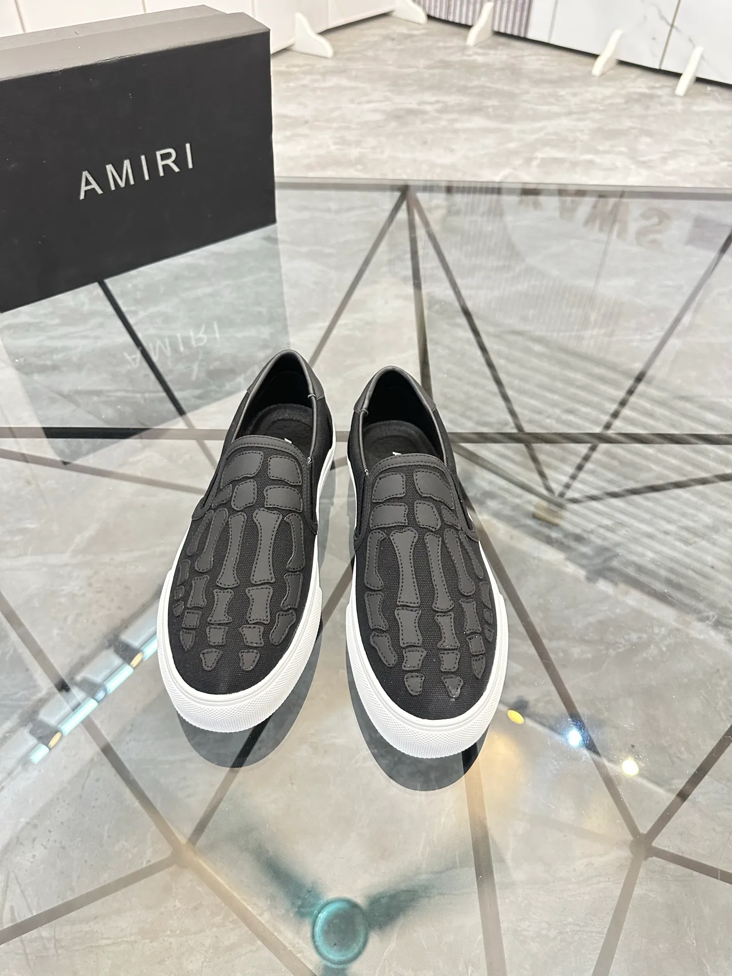 Men's shoes for sale 💰: 💰P420¥ Product trademark: AMIRI*「EMIR*] slip-on Regular size: 38-44 (can be customized to 37.45.46) Product materials: Upper imported original fabric spliced ​​cowhide, breathable lining, original outsole. No.: 1023